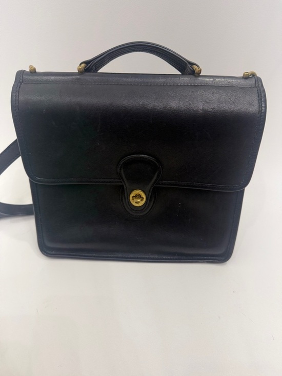 Coach Handbags - Vintage Coach Willis black shoulder bag.